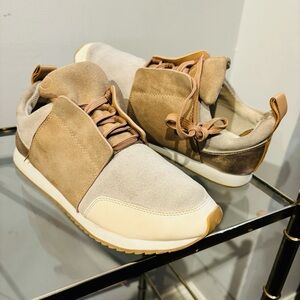 Dolce Vita Women’s Sneaker Size 8